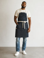 Tablier Salsa Atelier TB en denim bleu 100% coton avec poches pratiques, lanières crème et broderie sapin vosgien