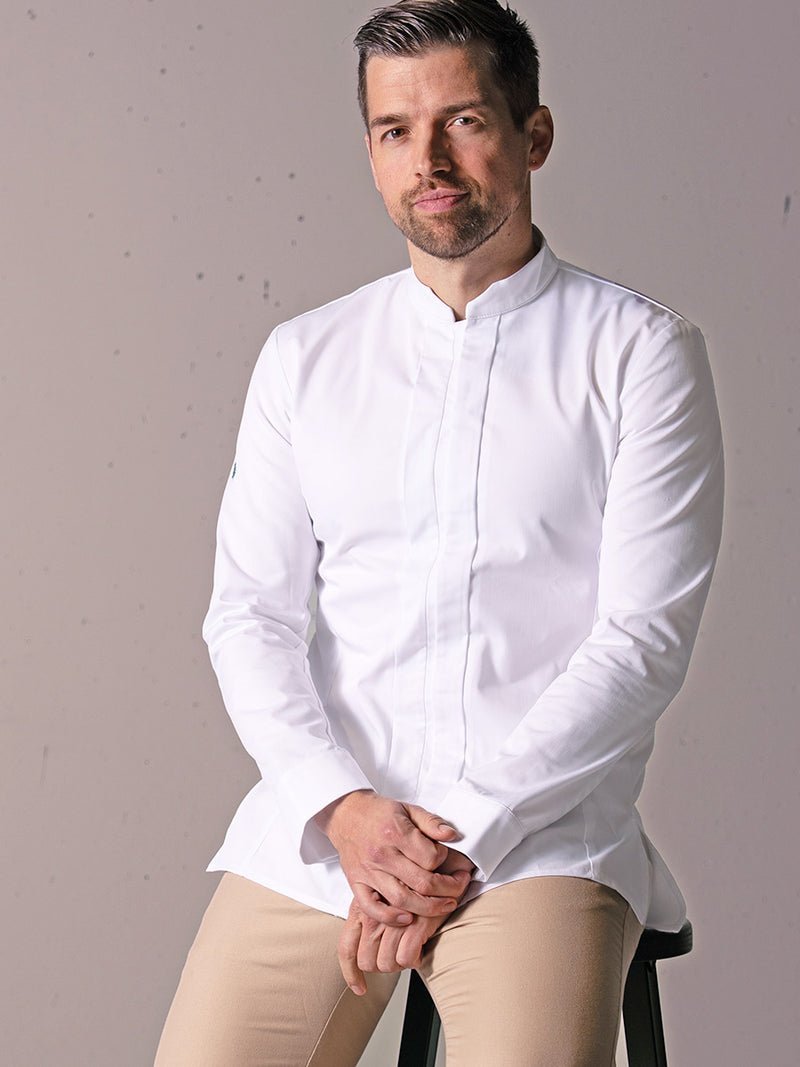 veste Avant-Garde portée par Martin assis