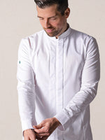 veste Avant-Garde portée par Martin qui remet sa manche