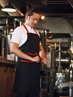 tablier bamba noir porté par Arnaud