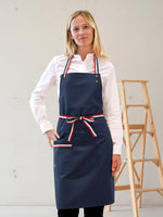 tablier french days porté par Ophélie