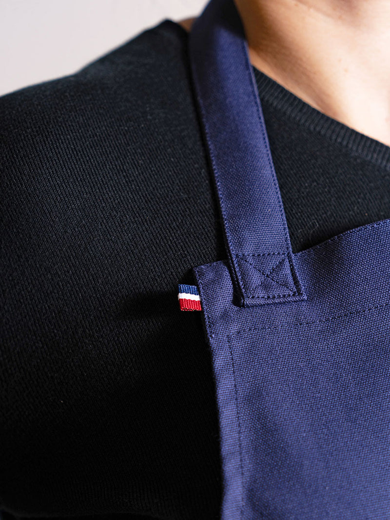 détail lanière de cou du Cancan