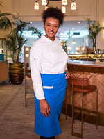 tablier Flamenco bleu roi porté par Alexandra