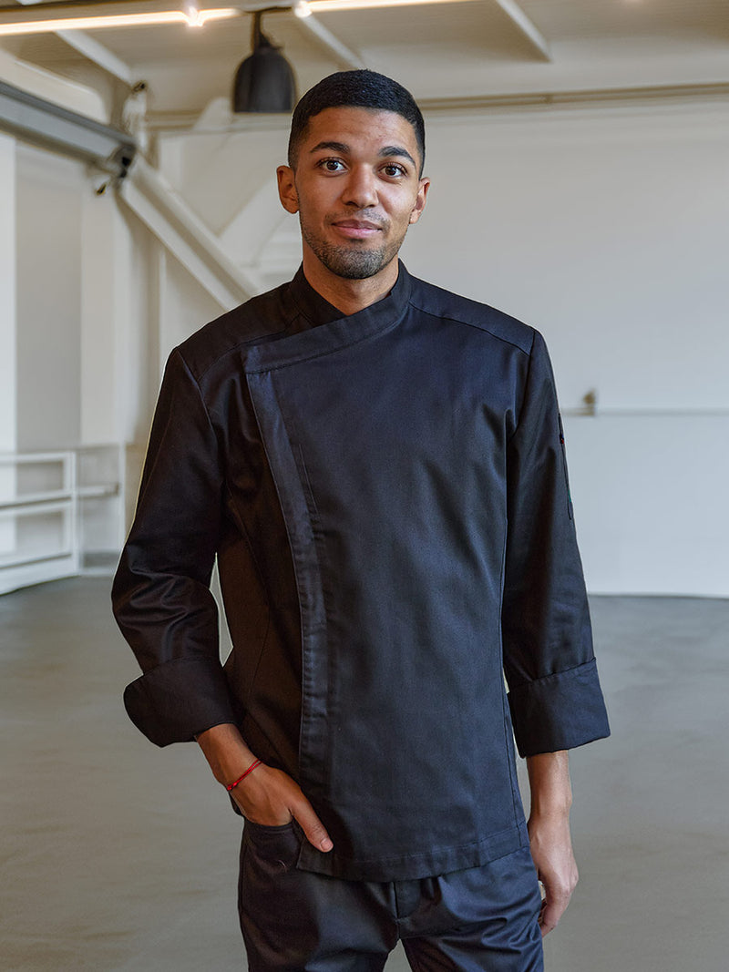 veste Joker H noire portée par Nesta