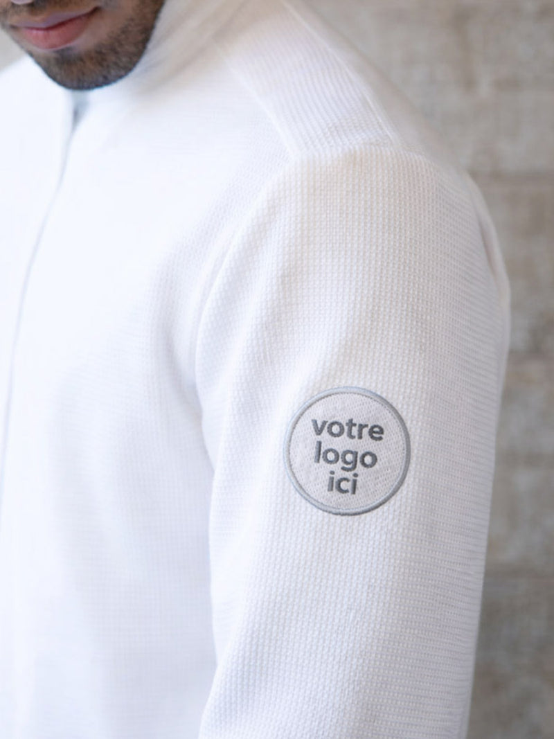 logo brodé sur manche gauche