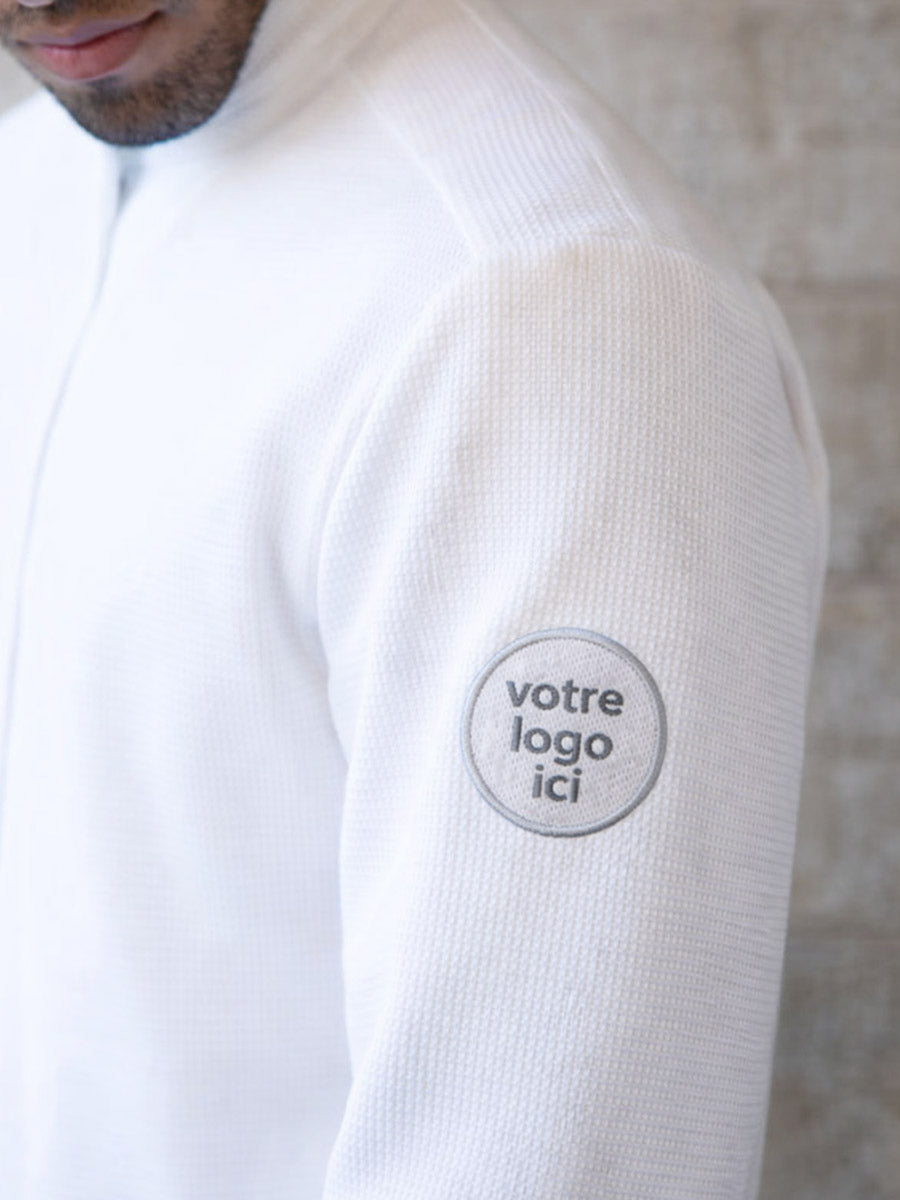 logo brodé sur manche gauche