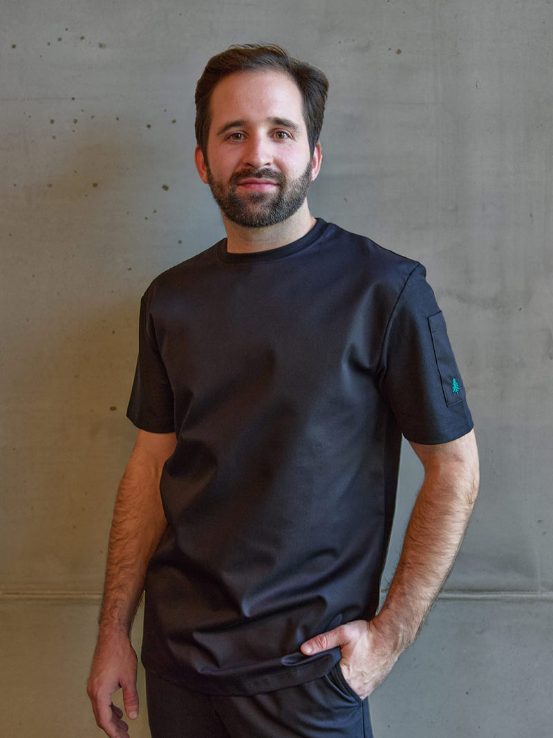 t-shirt Nemo noir porté par Alexis