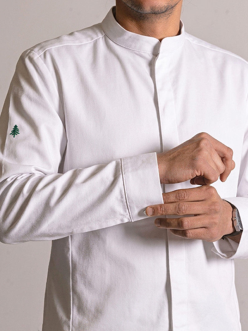 gros plan sur le boutonnage de la veste Newlook blanche