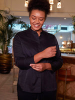 veste Newlook F noire portée par Alexandra