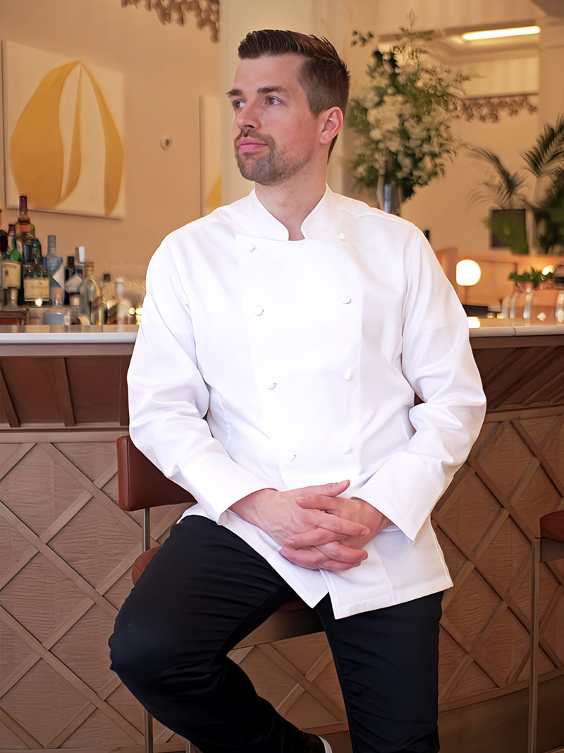 veste de cuisine Paul portée assis