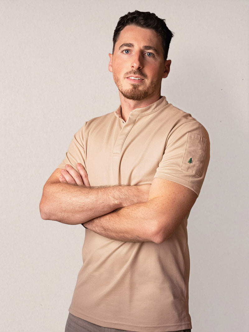 polo Simba beige porté par un modèle