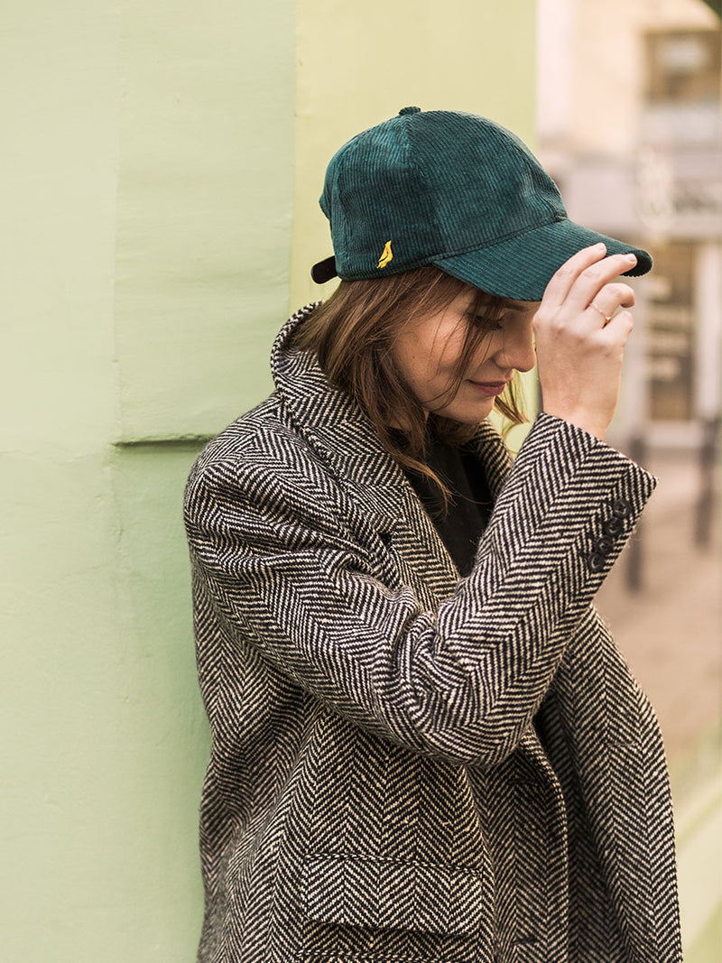 casquette velours vert sapin sur femme