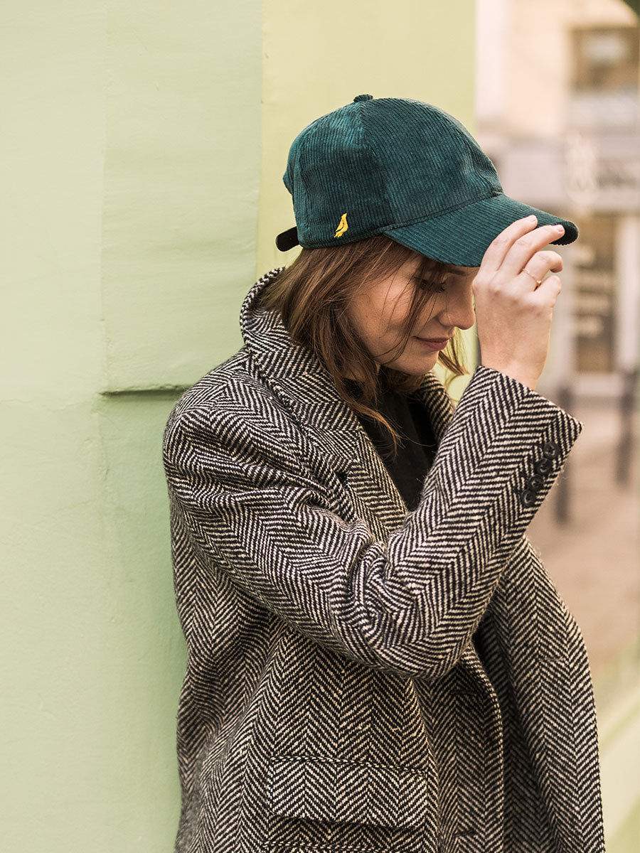 casquette velours vert sapin sur femme