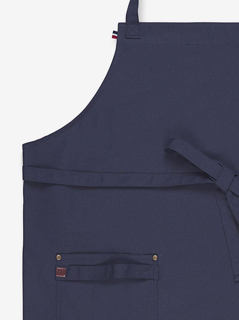 détail tablier cancan bleu marine