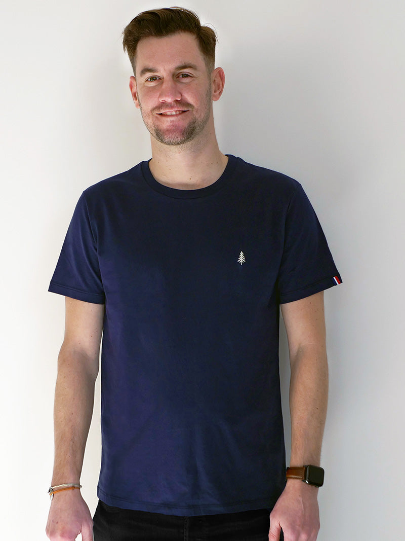 t-shirt Charlie bleu marine porté par Maxime