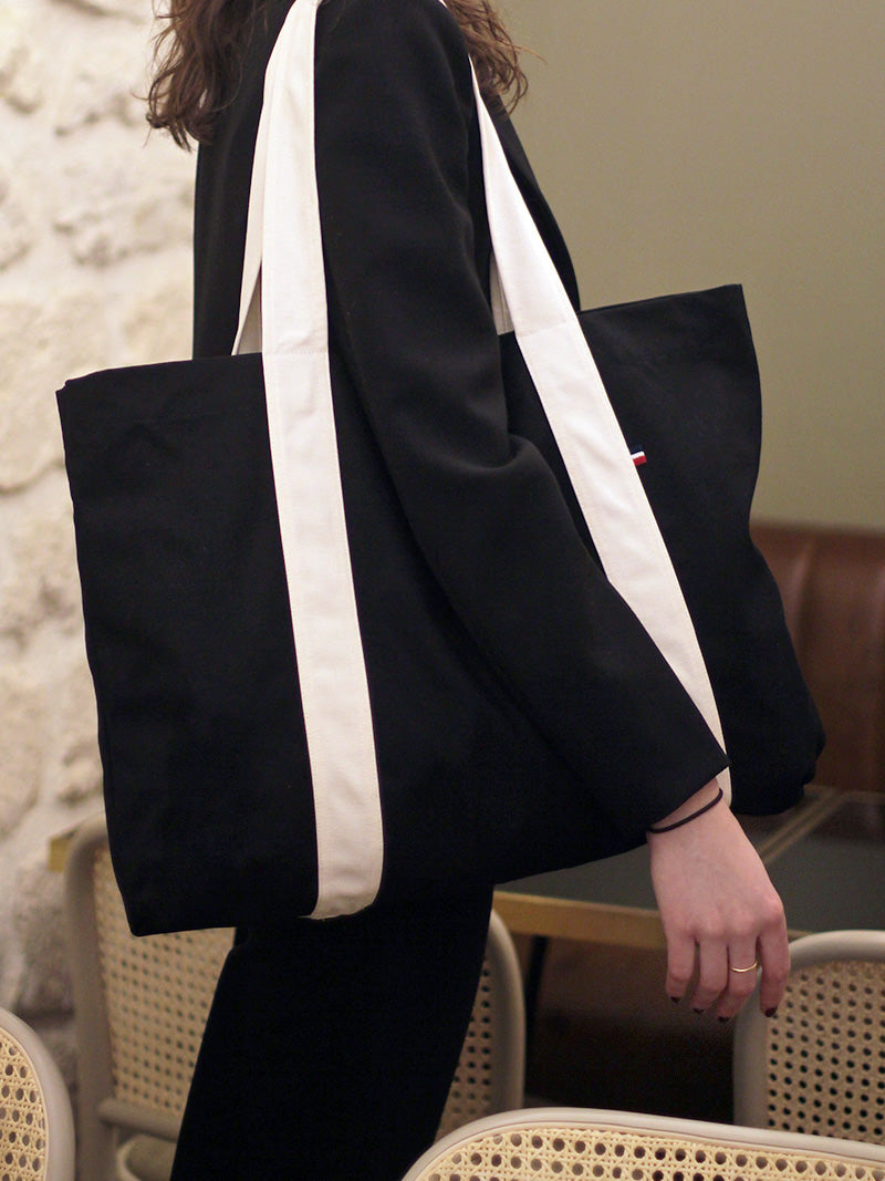 sac fabio noir porté à l'épaule