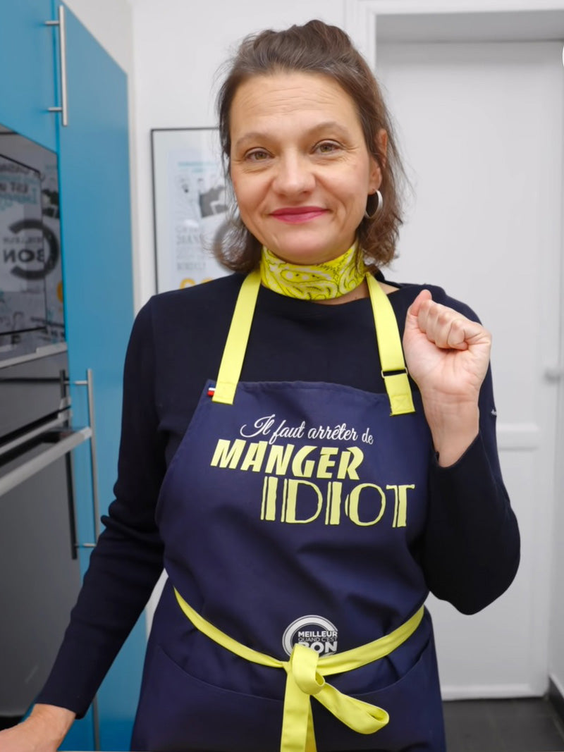 tablier punchlines idiot porté par EJ