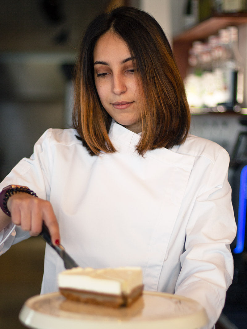 veste Joker blanche portée sur femme