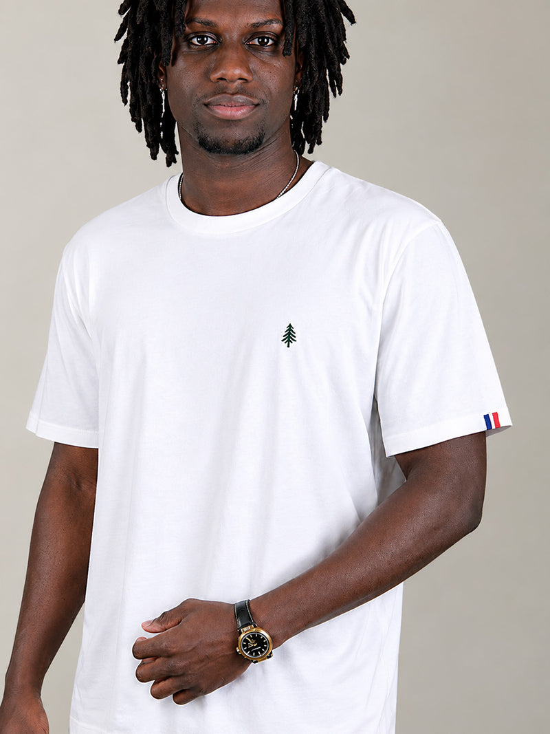 t-shirt Charlie blanc porté par Adelson