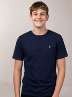 t-shirt Charlie bleu marine porté par Félix