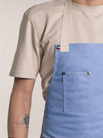 tablier Cumbia denim clair détail bavette