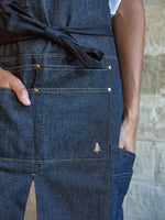 détail poches basses tablier Cumbia denim