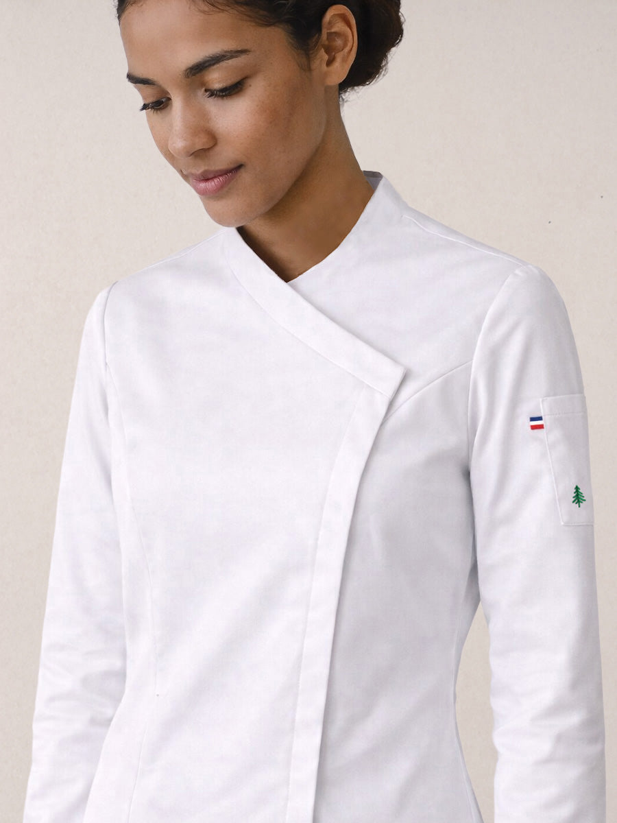 veste blanche Joker sur modèle femme