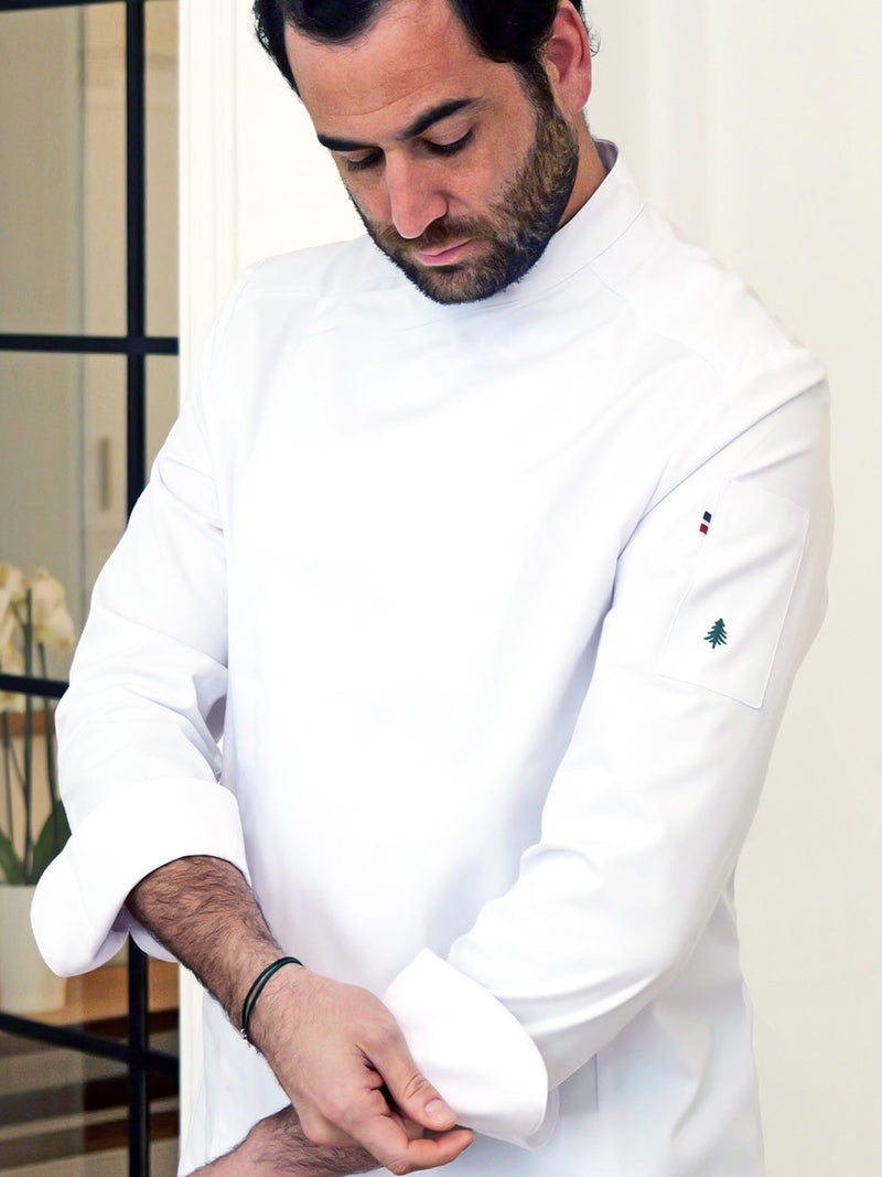 veste Joker blanche portée par Thomas