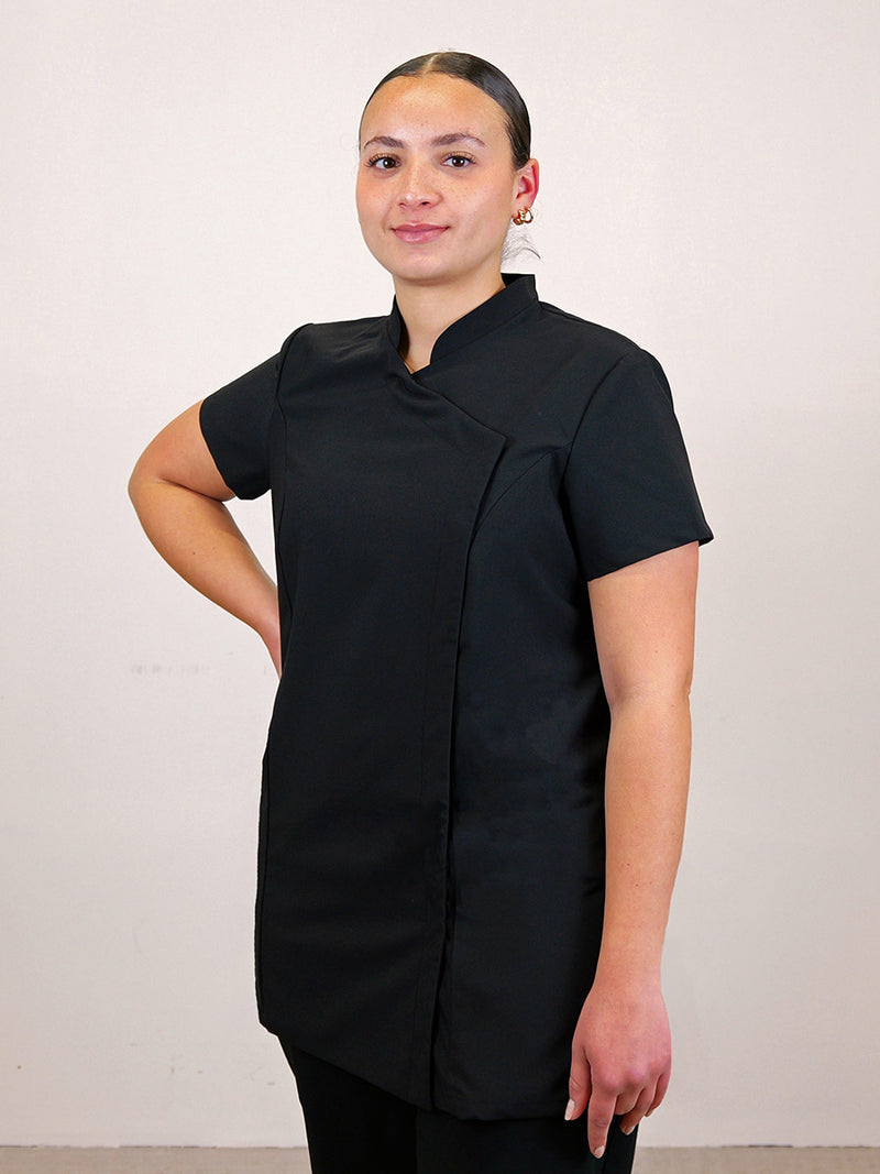 blouse noire Laurène portée par Alicia