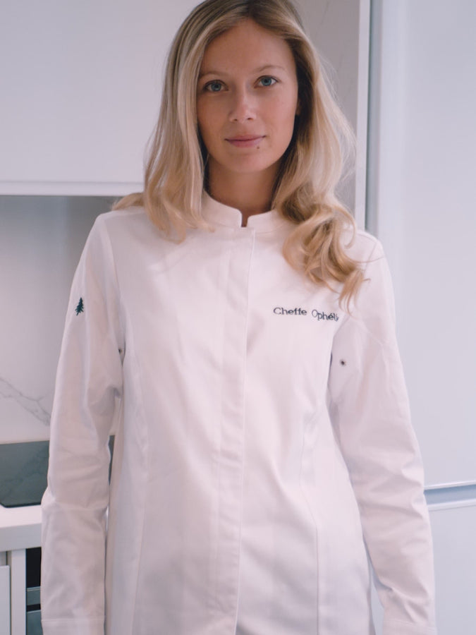 veste newlook blanche portée par Ophélie