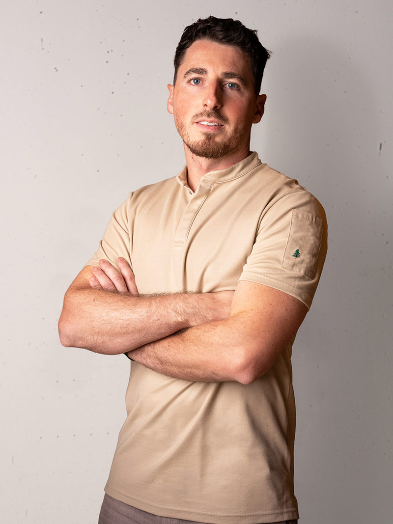 polo Simba beige porté par un modèle